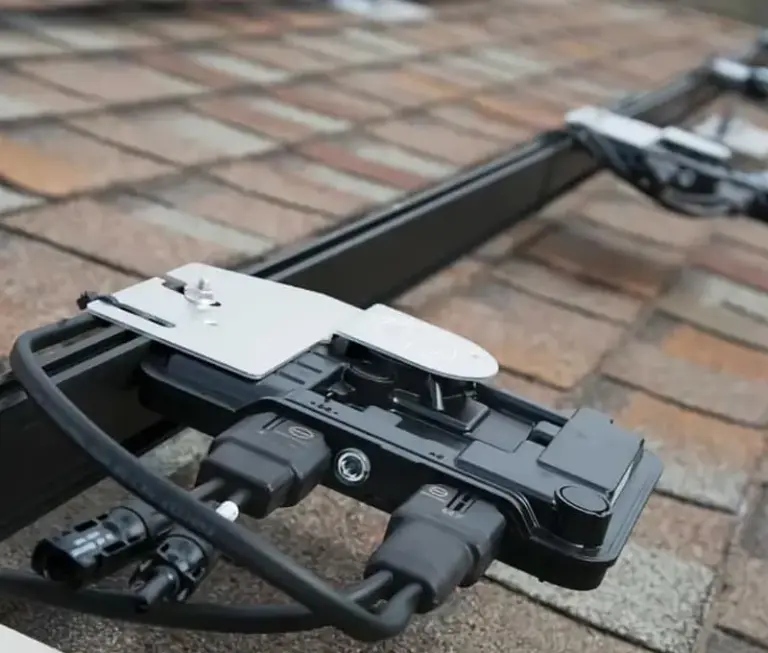 IQ Microinverter, installati su ogni pannello fotovoltaico