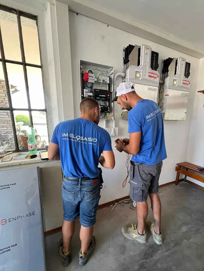 INVERTER ENPHASE PER pensilina auto fotovoltaica installazione IM-EL OSASIO