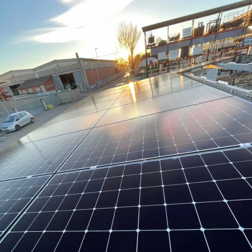 pannelli solari su pensilina fotovoltaica